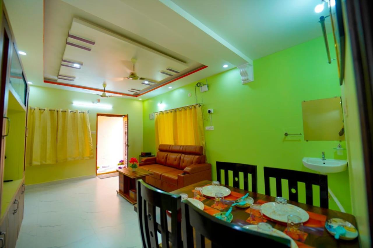 S S -2bhk & 1bhk Luxury Ac Service For Group Of Families - Location - Modular Kitchen - Super Fast Wi-fi- Near To Bus Stand And Railway Station * Tirupati