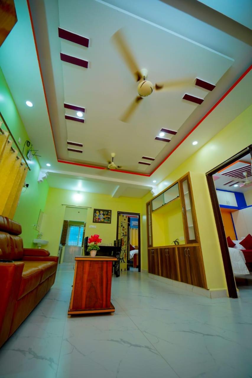 S S -2bhk & 1bhk Luxury Ac Service For Group Of Families - Location - Modular Kitchen - Super Fast Wi-fi- Near To Bus Stand And Railway Station Apartment Tirupati