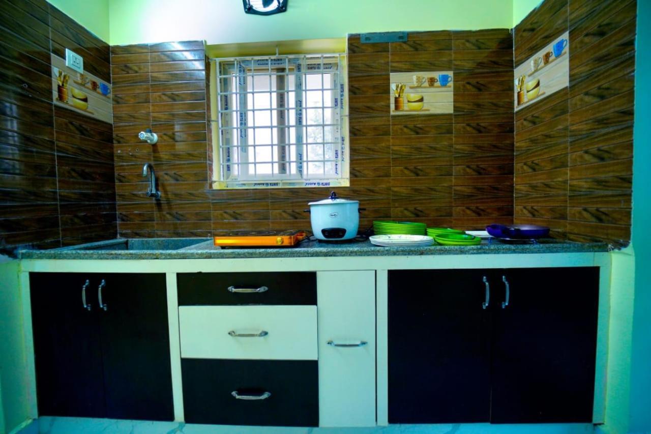 S S -2bhk & 1bhk Luxury Ac Service For Group Of Families - Location - Modular Kitchen - Super Fast Wi-fi- Near To Bus Stand And Railway Station Apartment *