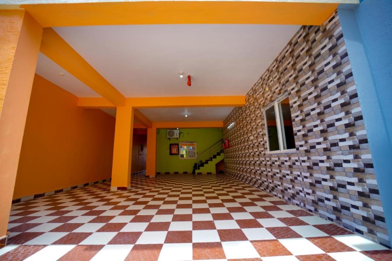 S S -2bhk & 1bhk Luxury Ac Service For Group Of Families - Location - Modular Kitchen - Super Fast Wi-fi- Near To Bus Stand And Railway Station * Tirupati